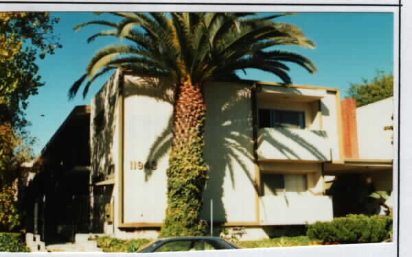 11939-11943 Mayfield Ave in Los Angeles, CA - Building Photo