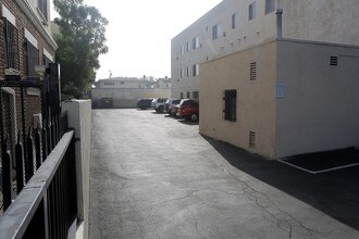 Haven 501 Apartments (Burlington) in Los Angeles, CA - Foto de edificio - Building Photo