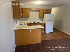 1507 Ashland Dr in Greenville, NC - Foto de edificio - Building Photo