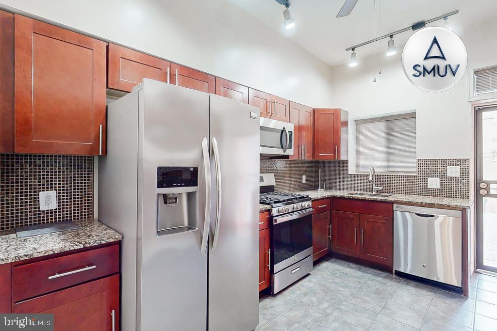 2225 Brookfield Ave in Baltimore, MD - Building Photo