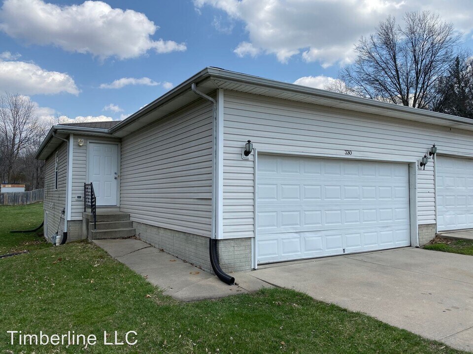 330 Sycamore Dr in Lincoln, NE - Foto de edificio