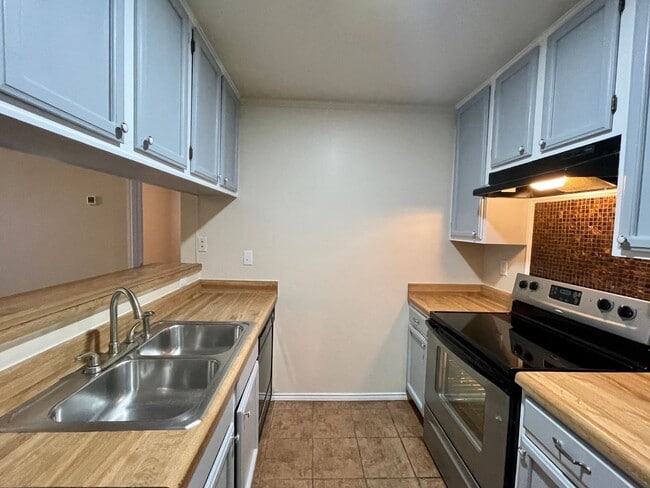 4803 Hamilton Wolfe in San Antonio, TX - Building Photo - Building Photo