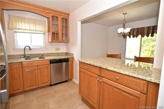 140 Hamden Ave in Waterbury, CT - Building Photo - Building Photo