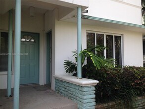 1990 Bay Dr in Miami Beach, FL - Building Photo - Building Photo