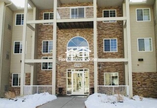 1590 Parkwood Dr in Woodbury, MN - Building Photo - Building Photo