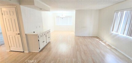 630 W Dryden St, Unit D in Glendale, CA - Building Photo - Building Photo