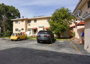 234 Sidonia Ave in Coral Gables, FL - Foto de edificio - Building Photo