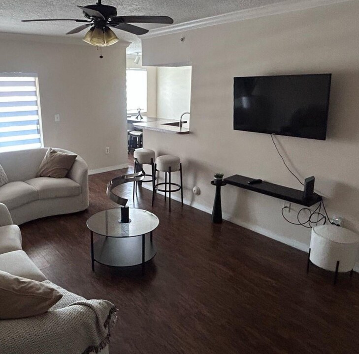 11163 SW 2nd St in Pembroke Pines, FL - Building Photo