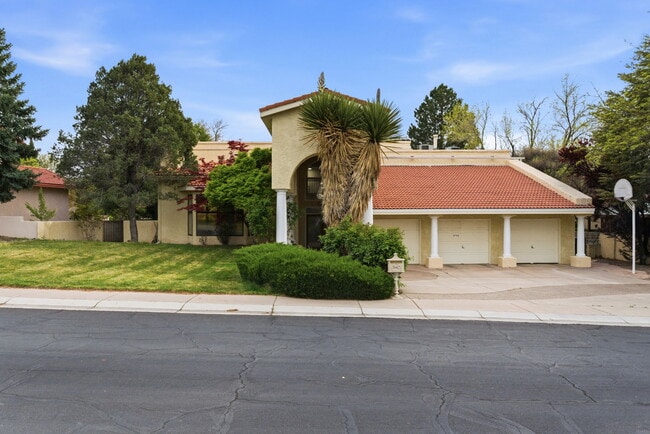 property at 9706 Tanoan Dr NE