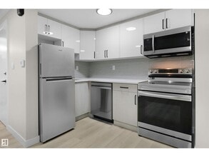 9335 152 St NW in Edmonton, AB - Building Photo - Building Photo