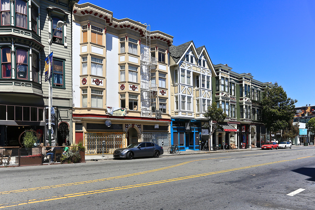 976 Valencia St in San Francisco, CA - Building Photo