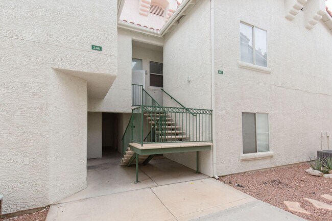 6201 E Lake Mead Blvd in Las Vegas, NV - Building Photo - Building Photo