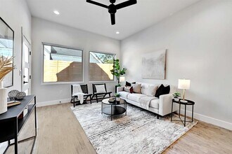 503 Thelma Dr in Austin, TX - Building Photo - Building Photo