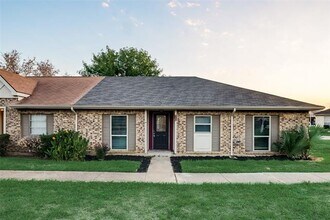 30 W Mountain Creek Dr in Grand Prairie, TX - Building Photo - Building Photo
