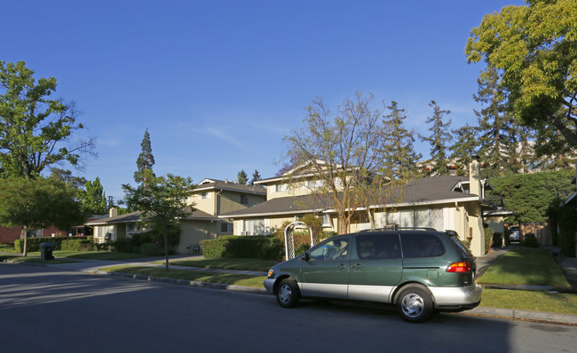 275-315 Bellerose Dr in San Jose, CA - Foto de edificio - Building Photo