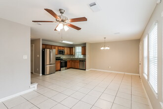 4938 S Cancun in Houston, TX - Foto de edificio - Building Photo