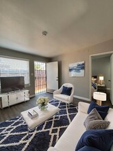 611 N Olive St, Unit 6 in Anaheim, CA - Building Photo - Building Photo