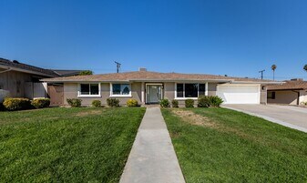11460 Hillcrest St in Loma Linda, CA - Building Photo