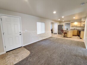 44102 Dimmick Rd in Benton City, WA - Building Photo - Building Photo