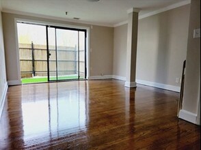 1419 Commonwealth Ave, Unit 102 in Boston, MA - Building Photo - Building Photo