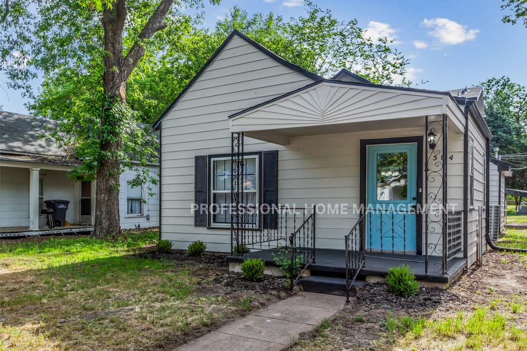 504 N A St in Arkansas City, KS - Building Photo