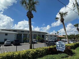 2100 N Peninsula Ave in New Smyrna Beach, FL - Building Photo