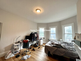 158 Boston St, Unit 1 in Boston, MA - Building Photo - Building Photo