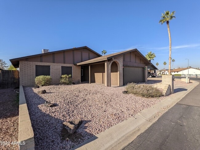 10044 N 39th Ln in Phoenix, AZ - Foto de edificio - Building Photo