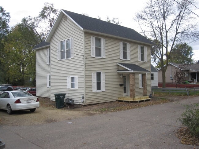 property at 913 Lakeside Ave