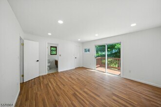 34 North St in Bloomsbury, NJ - Building Photo - Building Photo