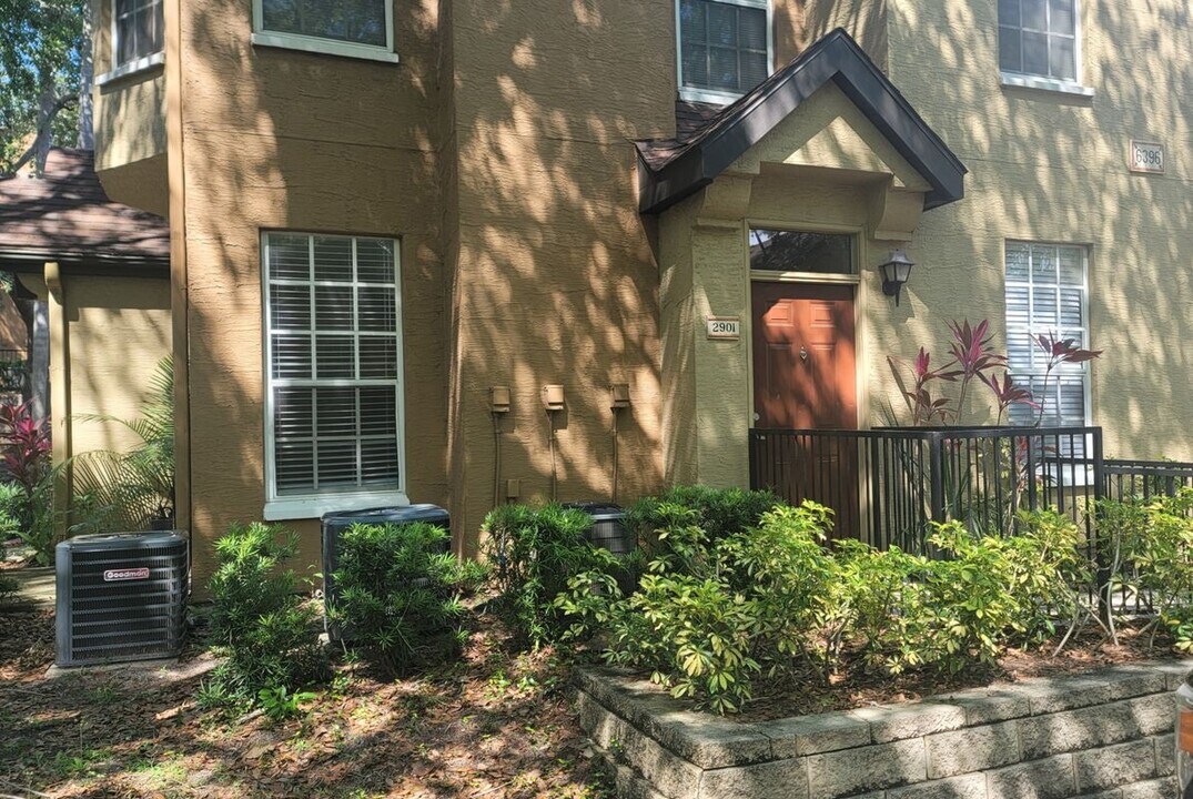 6396 Raleigh St in Orlando, FL - Building Photo