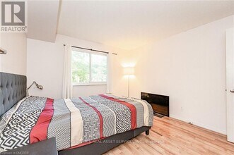 1512 Pilgrims Way in Oakville, ON - Building Photo - Building Photo