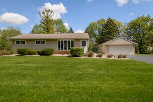 W149N6158 Pocahontas Dr in Menomonee Falls, WI - Building Photo