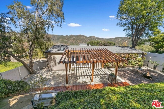 26322 Fairside Rd in Malibu, CA - Building Photo - Building Photo
