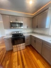 1809 Cranston St in Cranston, RI - Building Photo - Building Photo
