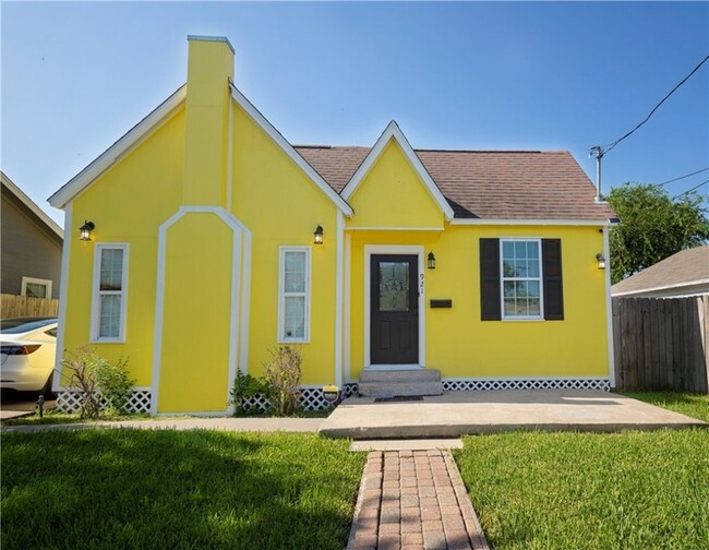 property at 921 Elizabeth St