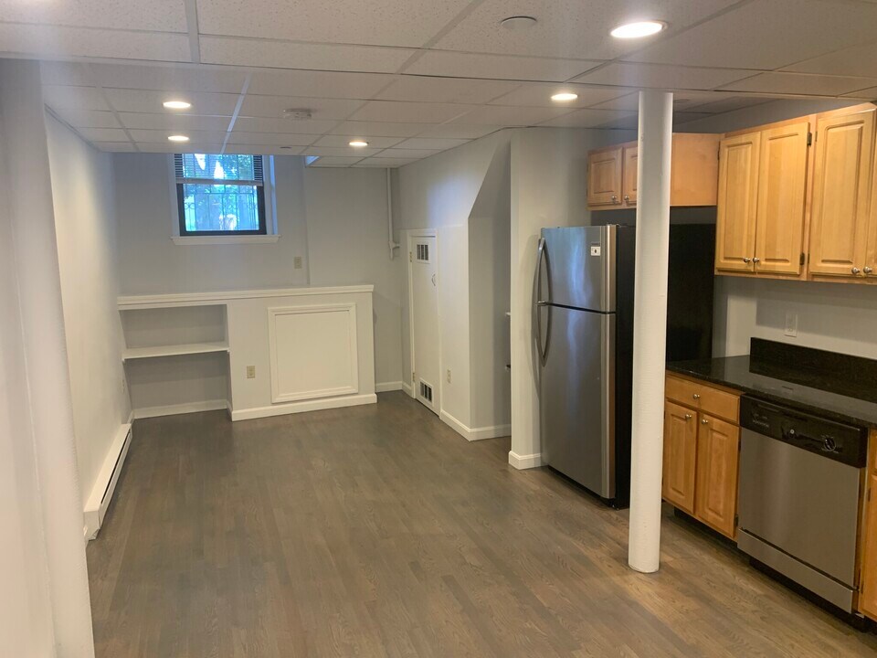 61 Park Dr, Unit D in Boston, MA - Foto de edificio