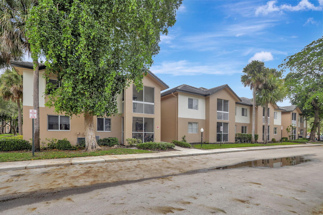 9955 Westview Dr in Coral Springs, FL - Building Photo