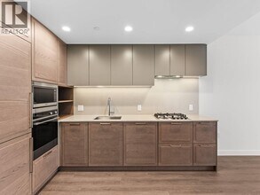 5685 Halley Ave in Burnaby, BC - Building Photo - Building Photo