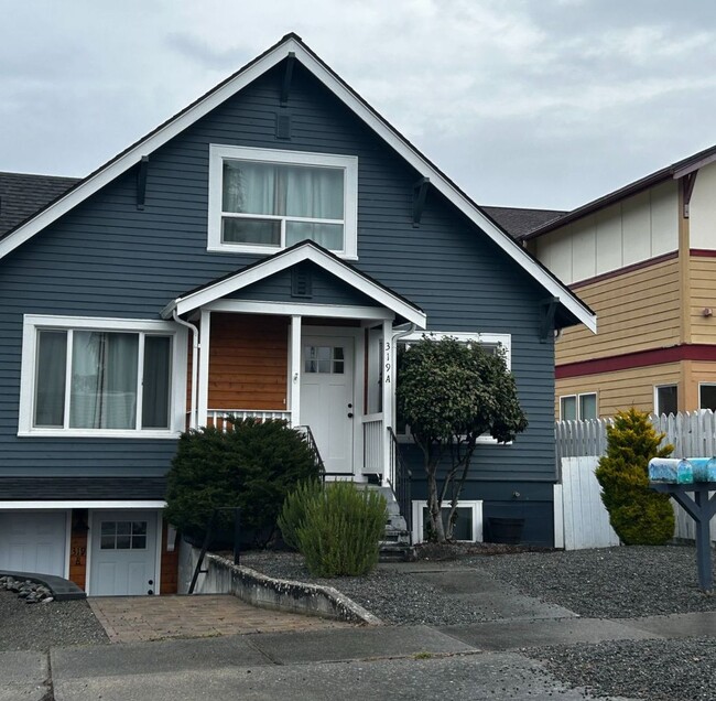 property at 319 W 6th St