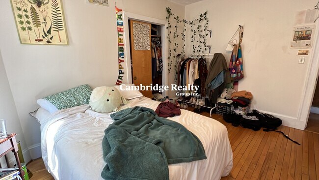 35 Rose St, Unit 2 in Somerville, MA - Foto de edificio - Building Photo
