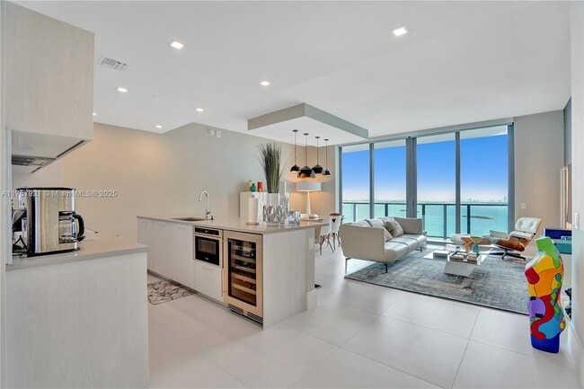 501 NE 31st St, Unit PH4102 in Miami, FL - Building Photo - Building Photo