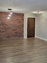 1100 Holbrook Rd in Homewood, IL - Foto de edificio - Building Photo