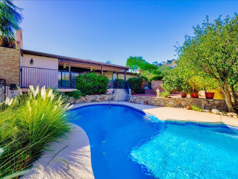 6750 N Longfellow Dr in Tucson, AZ - Building Photo