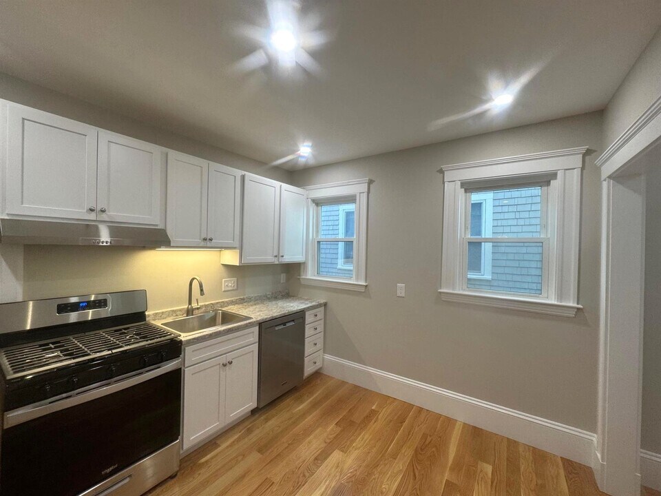 15 Belmont Sq, Unit 3 in Somerville, MA - Building Photo