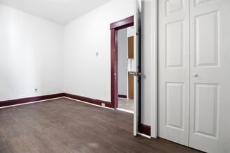 35 W 52nd St in Bayonne, NJ - Building Photo - Building Photo