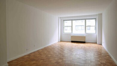 420 E 80th St in New York, NY - Building Photo - Building Photo