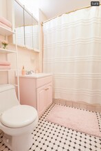 56 Egmont St in Brookline, MA - Foto de edificio - Building Photo