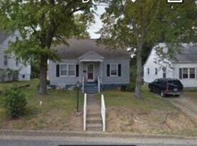 1015 Noblin Ave in South Boston, VA - Building Photo