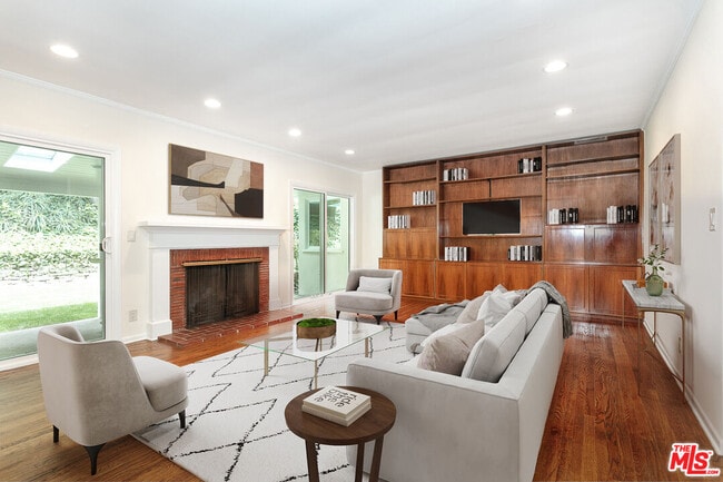 1117 Roscomare Rd in Los Angeles, CA - Building Photo - Building Photo